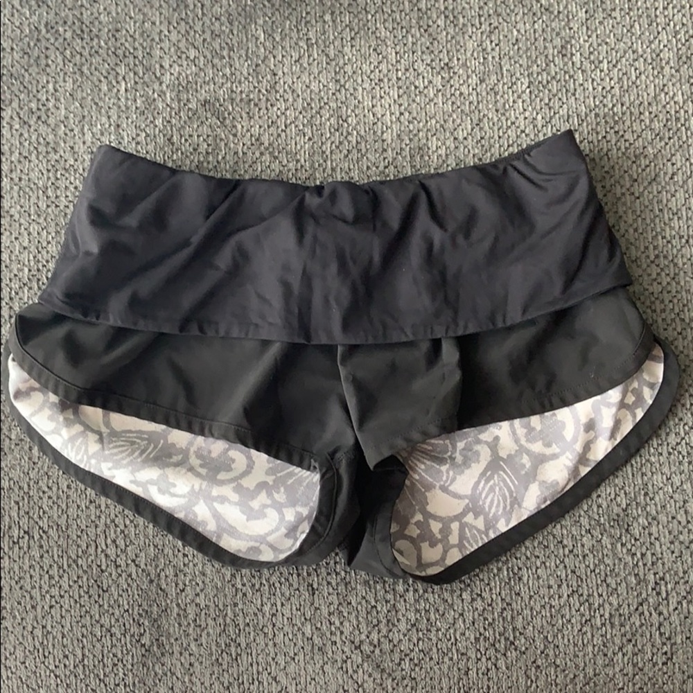 Lululemon shorts🖤